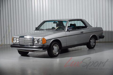 GREAT 1979 Mercedes Benz 200 Series for sale