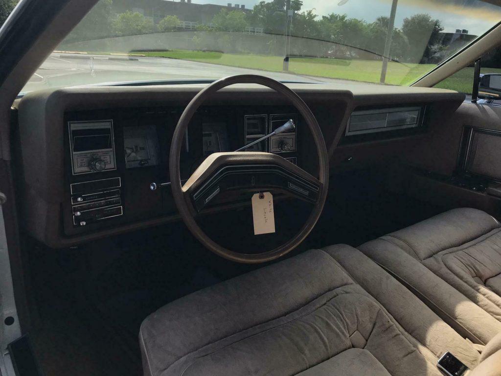1979 Lincoln Continental Mark V.