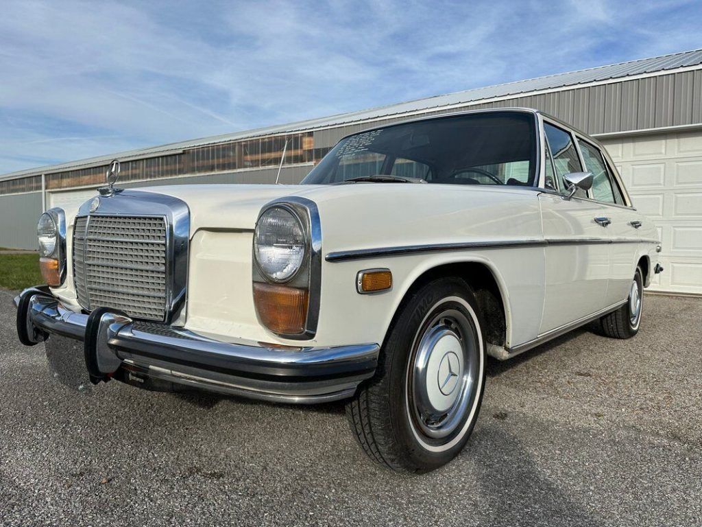 1973 Mercedes-Benz 220 4 door sedan