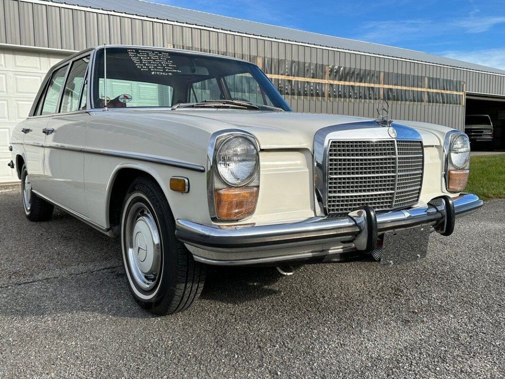 1973 Mercedes-Benz 220 4 door sedan