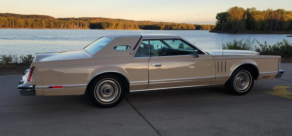 1979 Lincoln Mark V 2 Dr