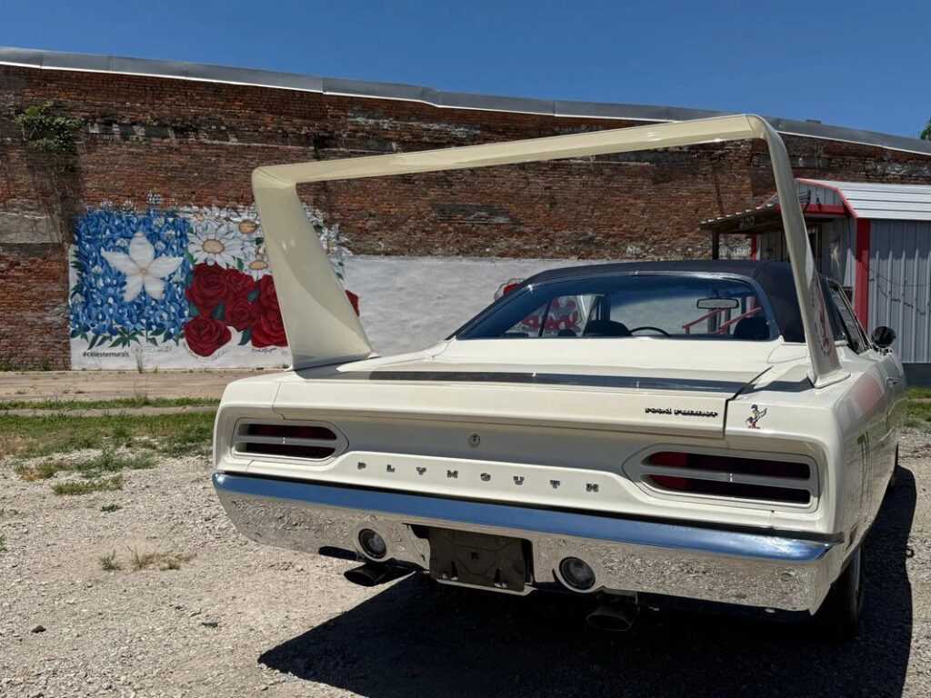 1970 Plymouth Superbird 426 Hemi